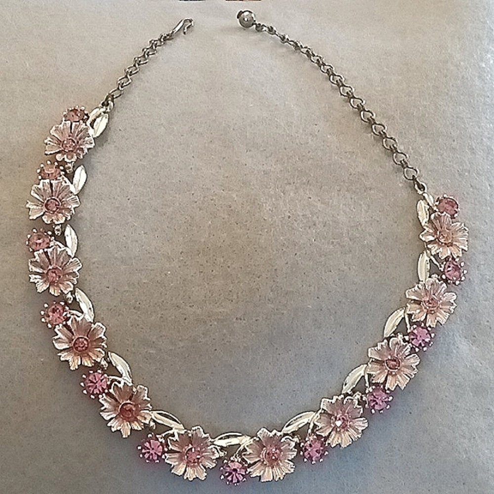 💕 sale Vintage pink flower necklace💕